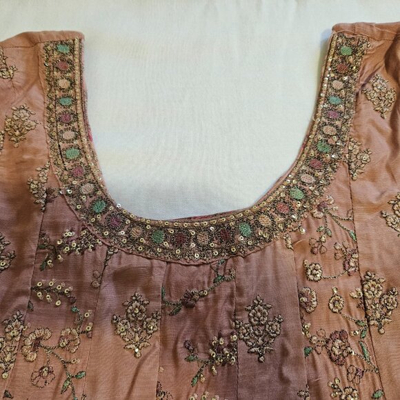 Pakistani Designer Pishwas - Picture 2 of 3